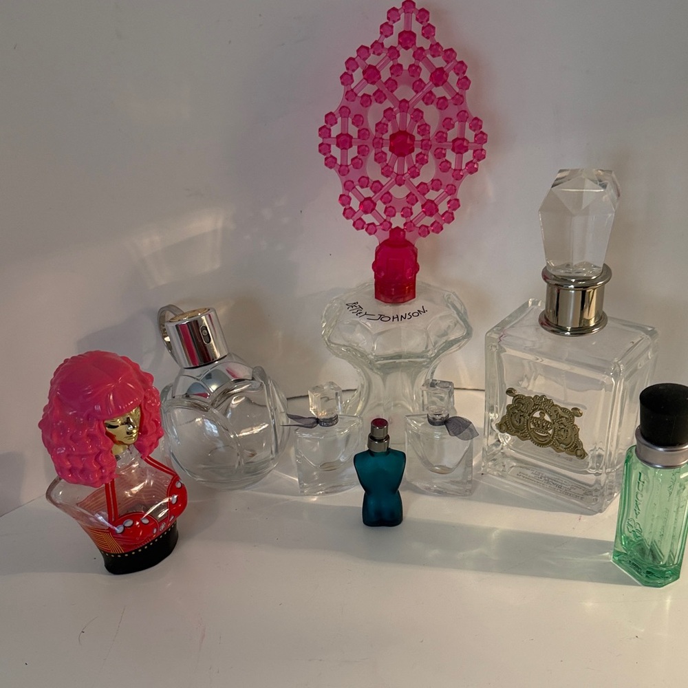 7Novelty Betsey Johnson,Azzaro, Minaj,Crystal Juicy Couture& minis, empty